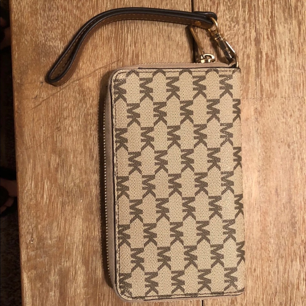 Michael Kors Wristlet